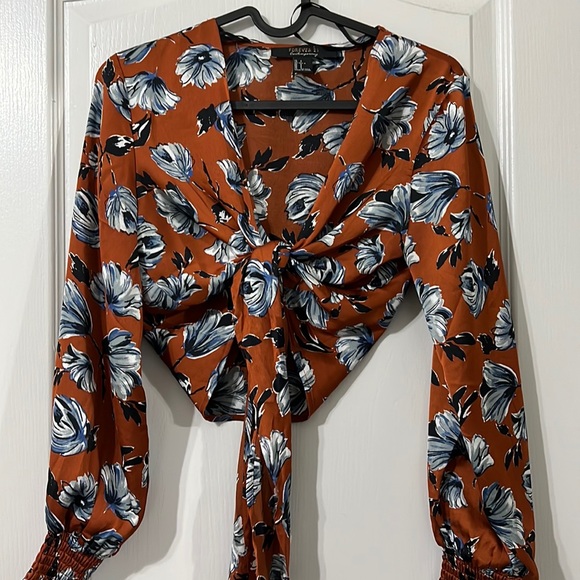 Forever 21 cropped tie front blouse size small - Picture 1 of 4